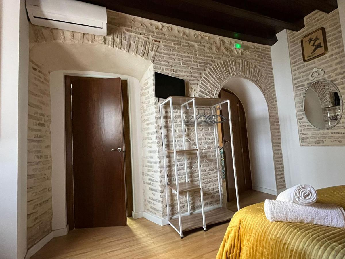 Clarisas Suites Carmona  Bagian luar foto