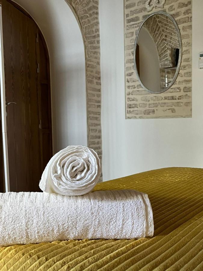 Clarisas Suites Carmona  Bagian luar foto